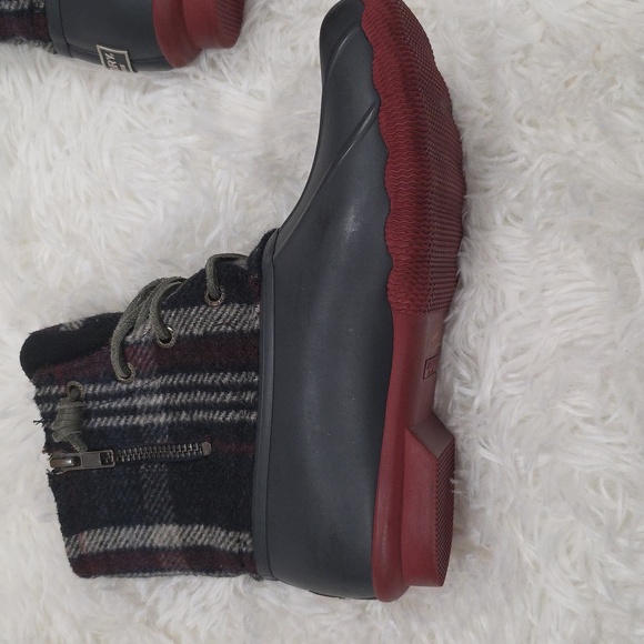 Sperry Saltwater Plaid Wool Duck Boots. Size 6 - Picture 7 of 9